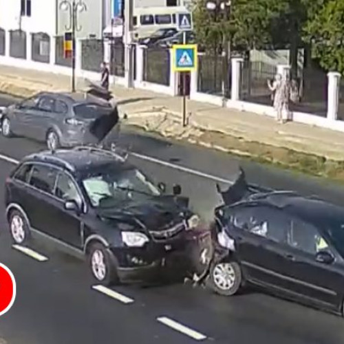 Accident grav la Costești: o mașină a fost lovită de un Opel