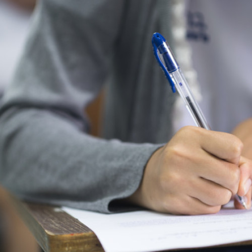 Elevii de liceu susțin examenul de Bacalaureat 2025: proba la matematică pentru profilurile real și tehnologic