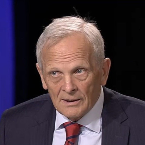 Stolojan avertizează asupra riscului de colaps economic al României