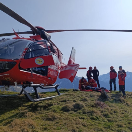 Femeie de 63 de ani rănită în Munții Făgăraș, evacuată cu elicopterul SMURD