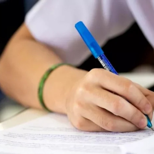 Evaluarea Națională a început cu subiecte care dau șanse elevilor pentru note mari