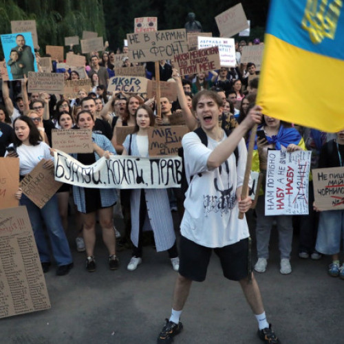 Ucraina revine asupra legii care bloca lupta anticorupție, după valul de proteste și presiuni externe