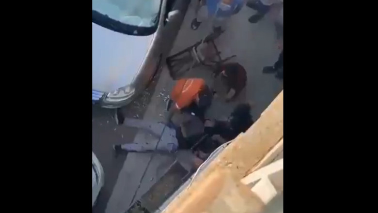 Video Doi polițiști au fost uciși în urma unui atac asupra unei secții de poliție din Izmir. Momentul în care atacatorul este prins