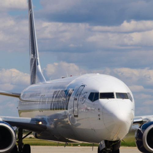 Guvernul a plătit TAROM aproape 4 milioane pentru zboruri ale Ciucă și Ciolacu