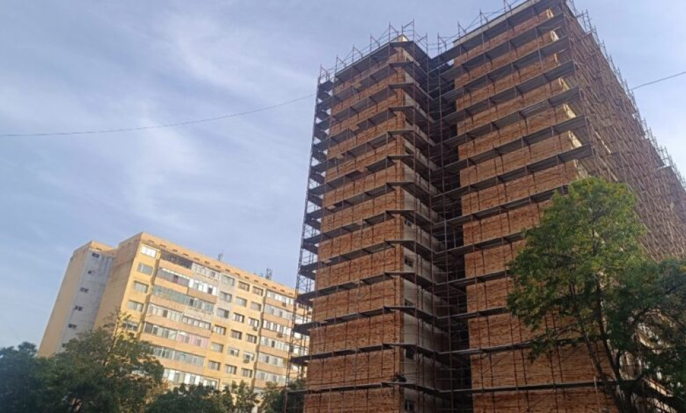 Toma avertizează: 30 de blocuri în proiectul PNRR în pericol de întârziere