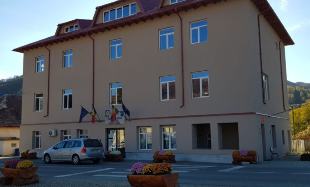Fostul primar din Cătina, acuzat de cheltuieli nelegale și datorii bugetare