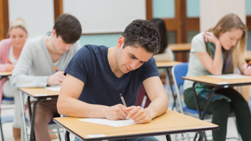 Elevi pot echivala probele de competențe digitale cu bacalaureatul