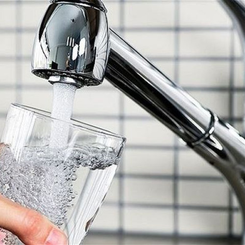 Diferențe semnificative în tarifele la apă și canalizare între județe și orașe, potrivit ANRSC