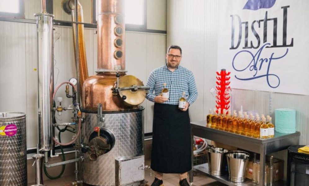 Distil Art, distilerie artizanală din Scorţoasa, pune în valoare meşteşugurile locale