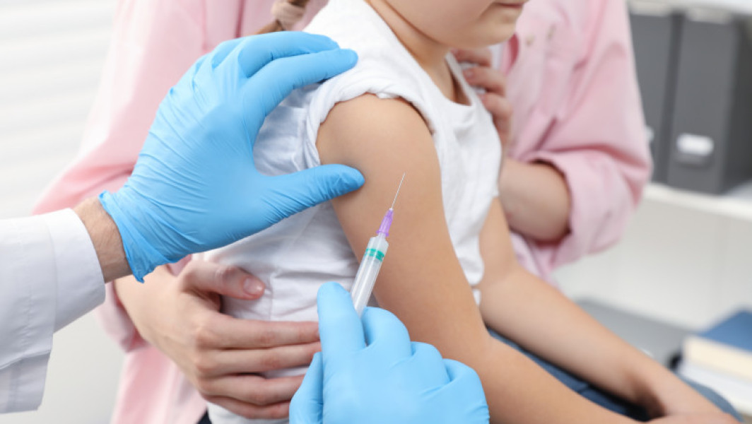 Tot mai mulți părinți americani refuză vaccinarea copiilor și cresc riscurile epidemice