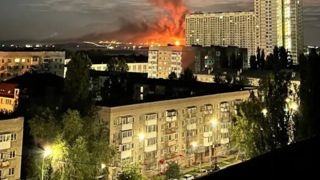 Forţele ucrainene au lovit rafinăria Saratov, provocând incendii şi explozii