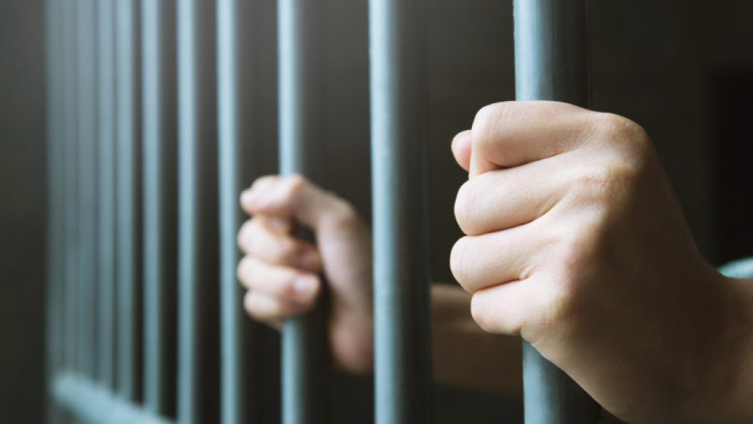 Zece persoane din penitenciare, suspectate de trafic de droguri prin corespondență
