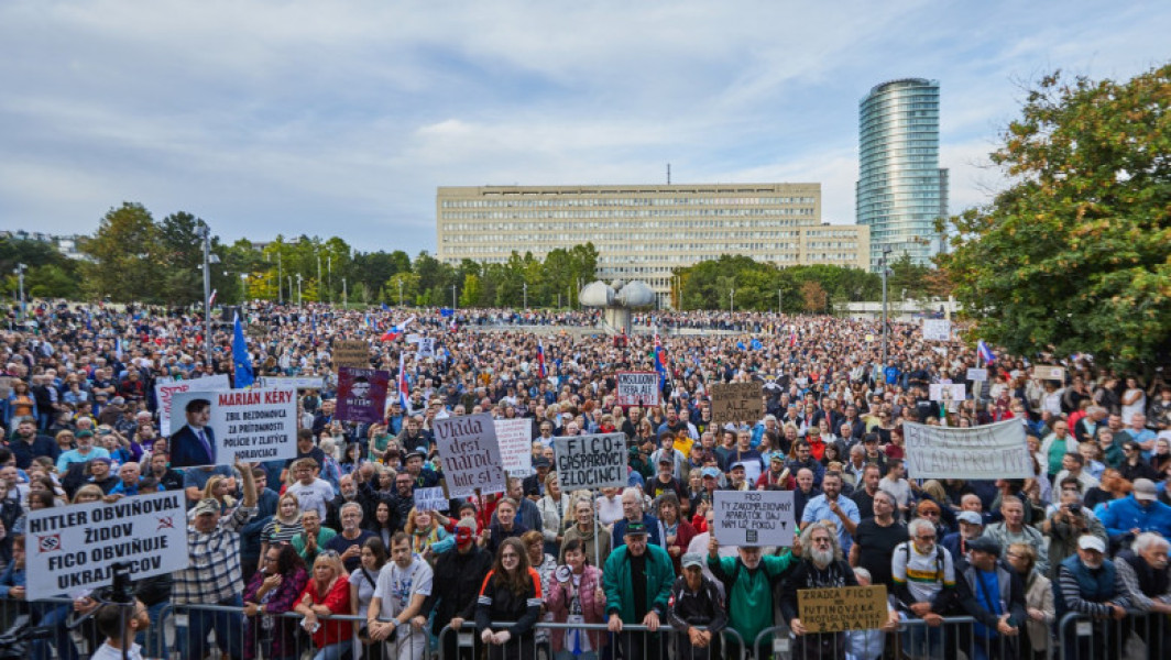Mii de slovaci au protestat împotriva măsurilor de austeritate propuse de guvern