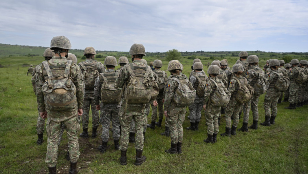 Trei sferturi dintre români susțin stagiul militar voluntar, arată un sondaj