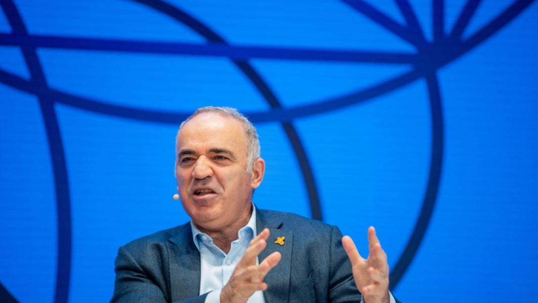 Kasparov critică dur poziția lui Nicușor Dan privind zona no-fly deasupra Ucrainei