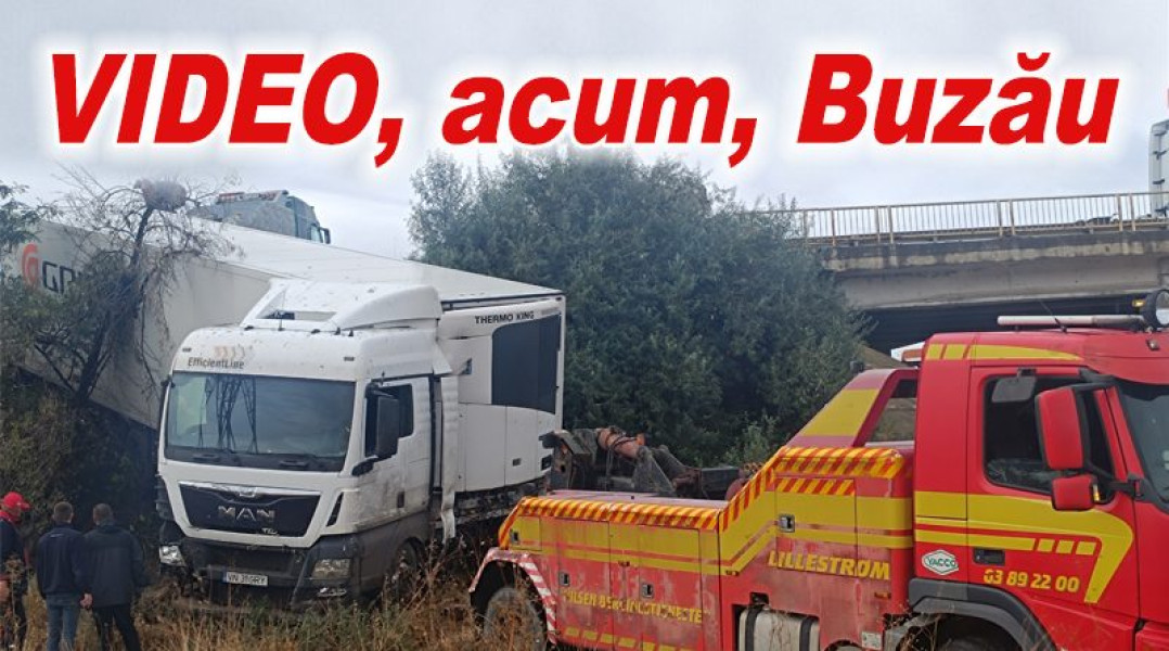 Tir blocat pe pasarela Nehoiu, intervenție cu macarale pentru repunerea pe carosabil